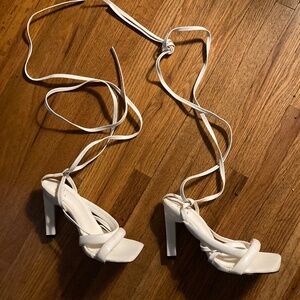 women’s white sandals shoes heels size size 5 Lady Go Diva